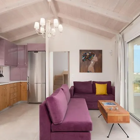 Alba Bianca Villa, Family Retreat With Heated Pool By Thinkvilla וילה *