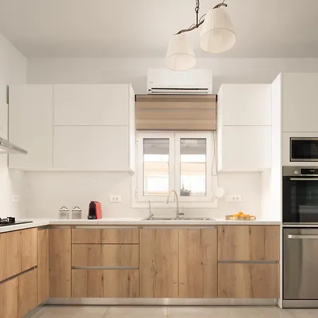 Alba Bianca Villa, Family Retreat With Heated Pool By Thinkvilla הרסוניסוס