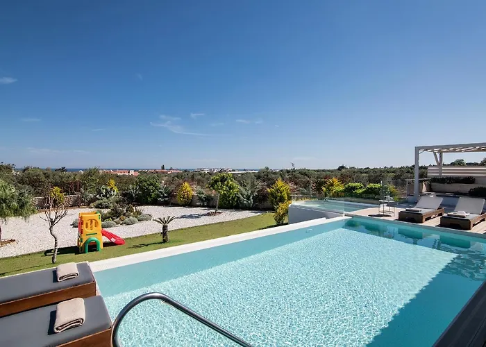 Alba Bianca Villa, Family Retreat With Heated Pool By Thinkvilla * خيرسونِسوس