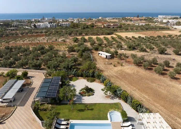 Alba Bianca Villa, Family Retreat With Heated Pool By Thinkvilla ヴィラ *